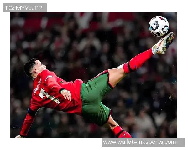 感动足球的瞬间回顾2011年十大感人时刻与传奇故事